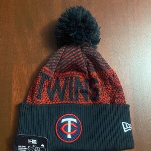 🆕New Era MLB  Twin Cities  Cold Weather Clubhouse Pom Knit Beanie Hat